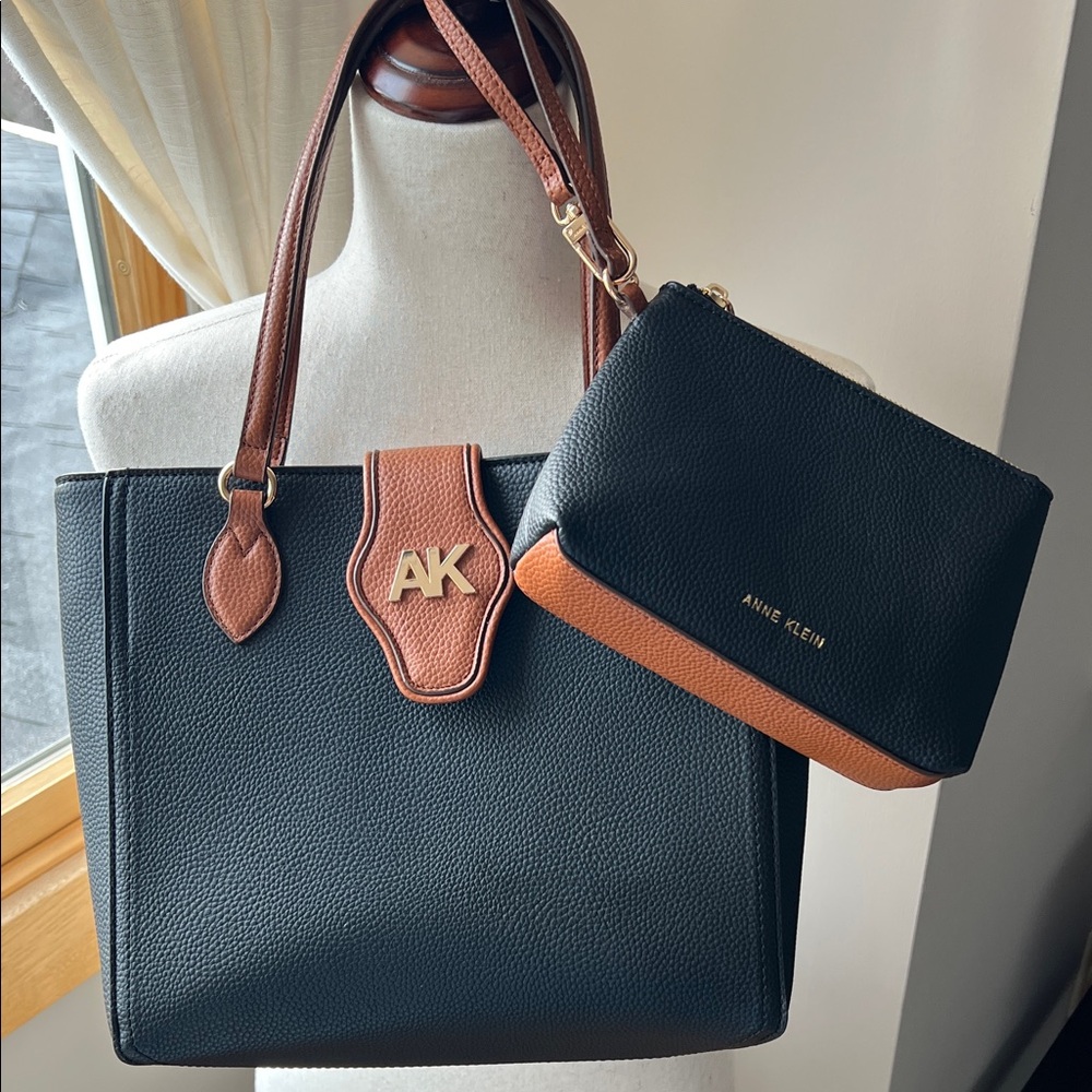 Like NEW Anne Klein Black and Tan Faux/Vegan Leather Tote & Matching Wristlet!